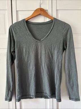 Women’s Patagonia teal Long Sleeve V-Neck tee